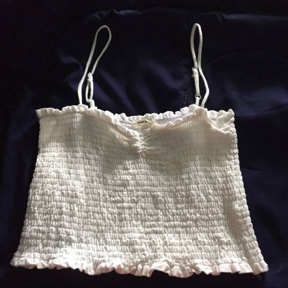 Smocked sleeveless crop top - Picture 2 of 2